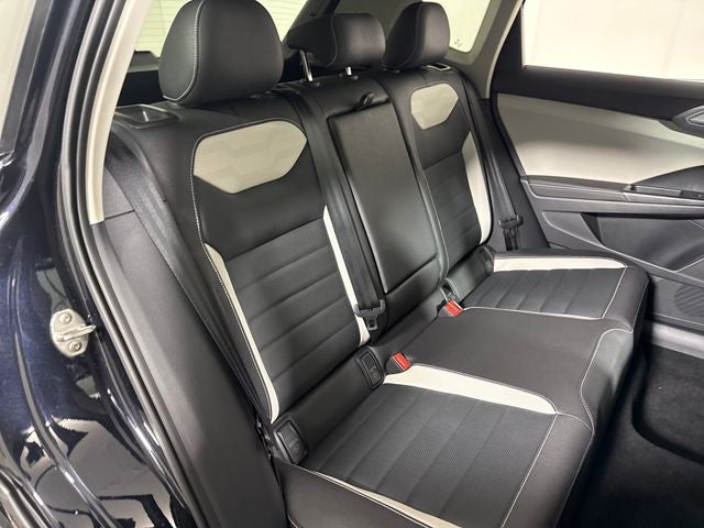 2025 Volkswagen Taos SEL