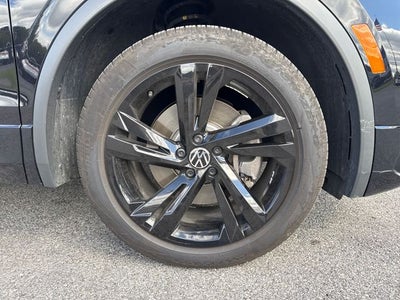 2023 Volkswagen Tiguan SE R-Line Black