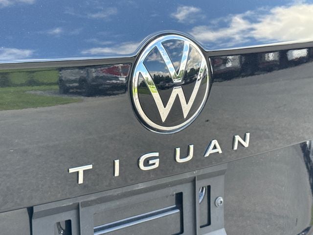 2023 Volkswagen Tiguan SE R-Line Black