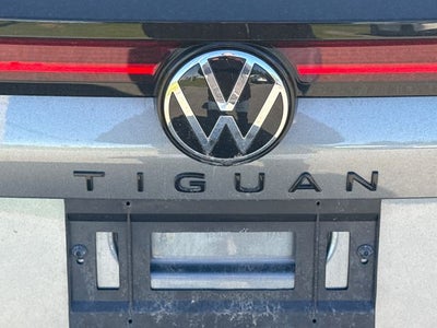 2025 Volkswagen Tiguan SE R-Line Black