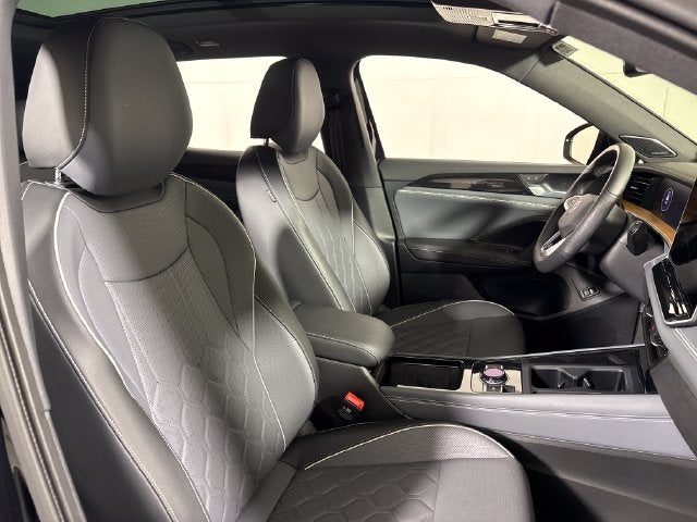 2025 Volkswagen Tiguan SEL R-Line