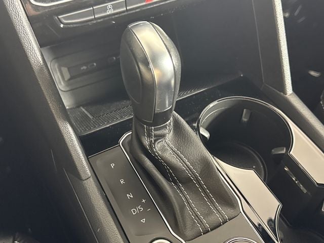 2022 Volkswagen Atlas Cross Sport 2.0T SEL R-Line