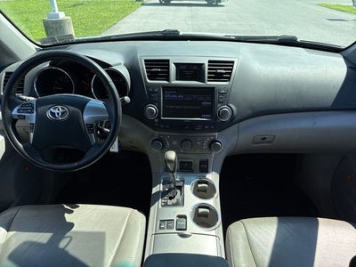 2011 Toyota Highlander SE