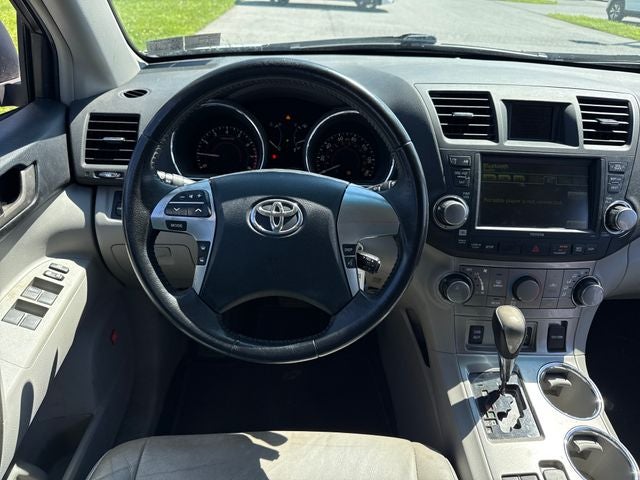 2011 Toyota Highlander SE