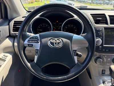 2011 Toyota Highlander SE