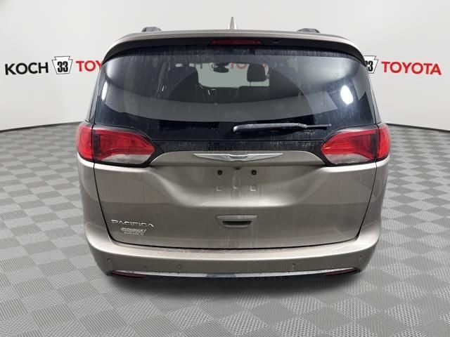 2017 Chrysler Pacifica Touring L