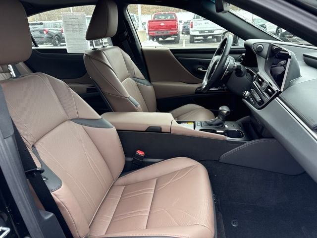 2025 Lexus ES 300h Luxury