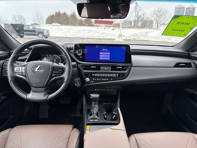 2025 Lexus ES 300h Luxury