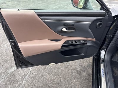 2025 Lexus ES 300h Luxury