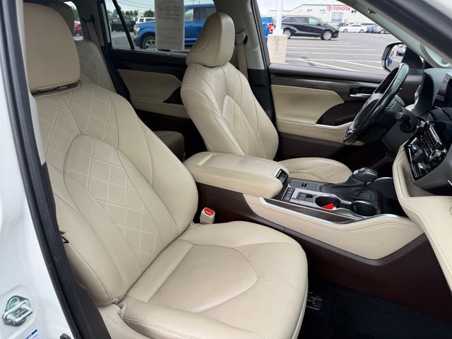 2021 Toyota Highlander Hybrid Platinum