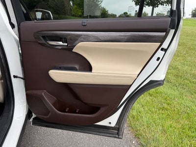 2021 Toyota Highlander Hybrid Platinum