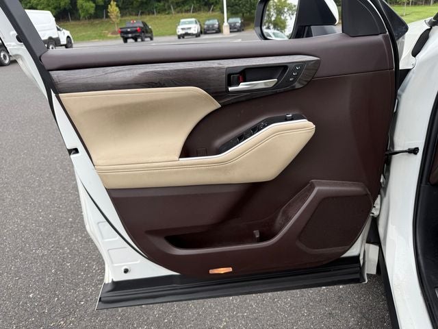2021 Toyota Highlander Hybrid Platinum