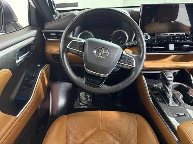 2022 Toyota Highlander Hybrid Platinum