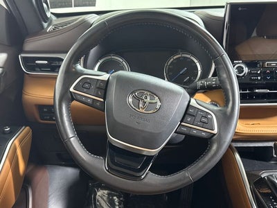 2022 Toyota Highlander Hybrid Platinum