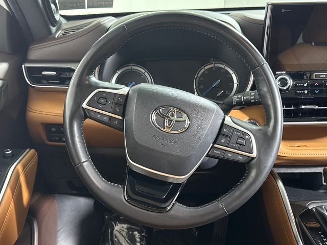 2022 Toyota Highlander Hybrid Platinum