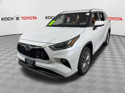 2022 Toyota Highlander Hybrid Platinum
