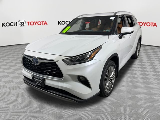 2022 Toyota Highlander Hybrid Platinum
