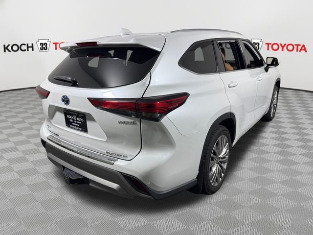2022 Toyota Highlander Hybrid Platinum