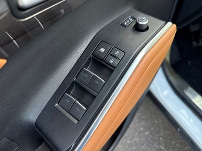 2023 Toyota Highlander Hybrid Platinum