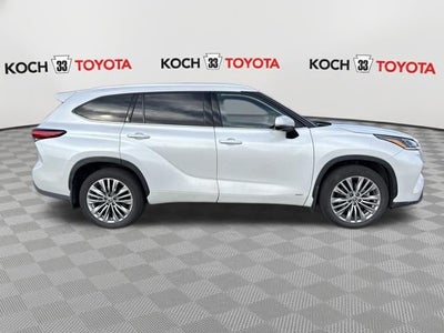 2023 Toyota Highlander Hybrid Platinum