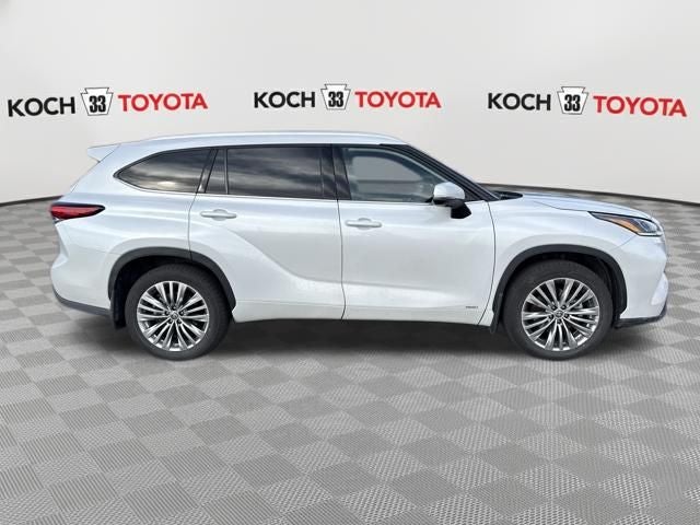 2023 Toyota Highlander Hybrid Platinum