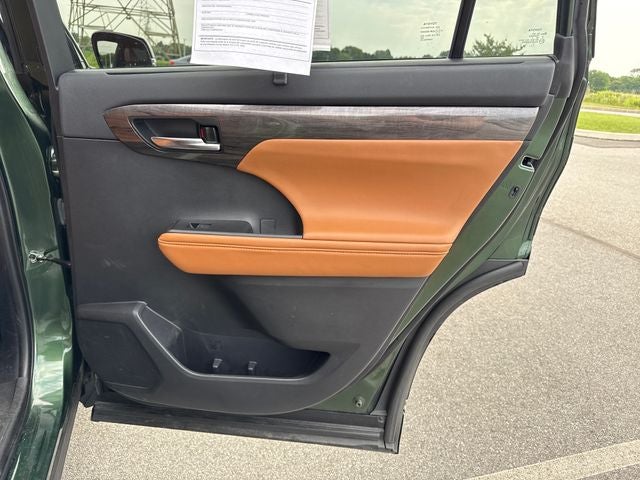 2023 Toyota Highlander Hybrid Platinum