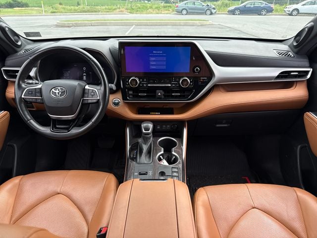 2023 Toyota Highlander Hybrid Platinum