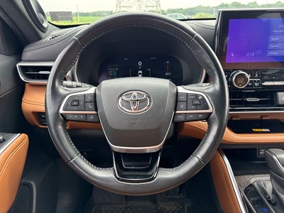 2023 Toyota Highlander Hybrid Platinum