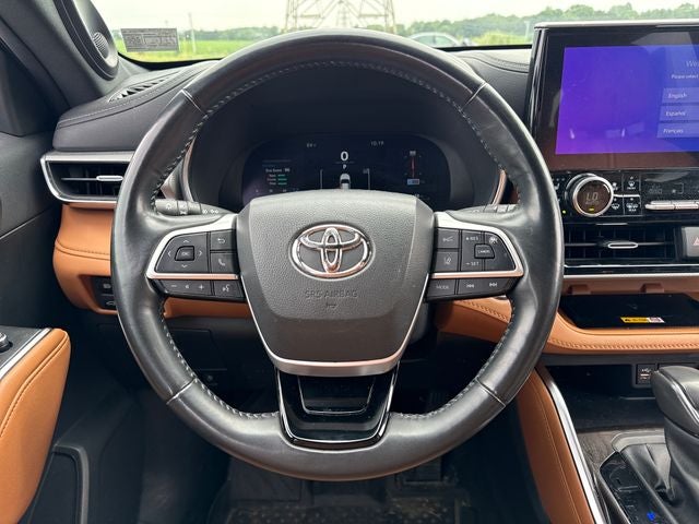 2023 Toyota Highlander Hybrid Platinum