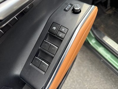 2023 Toyota Highlander Hybrid Platinum