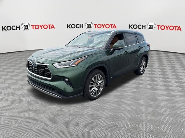 2023 Toyota Highlander Hybrid Platinum