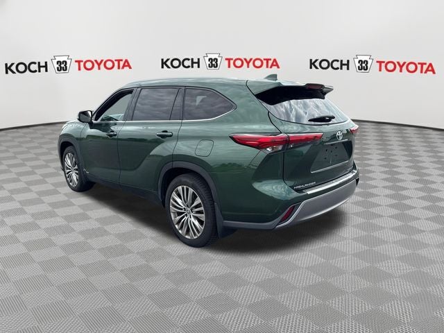 2023 Toyota Highlander Hybrid Platinum