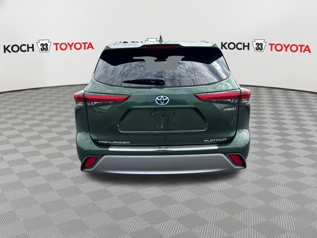 2023 Toyota Highlander Hybrid Platinum