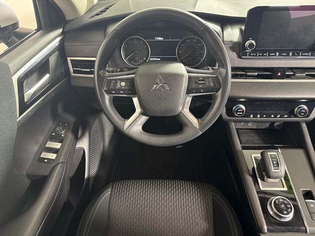 2024 Mitsubishi Outlander ES