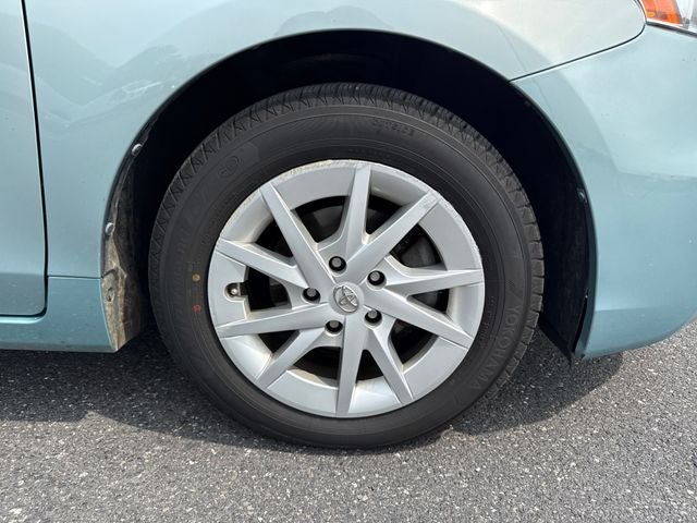 2014 Toyota Prius v Two