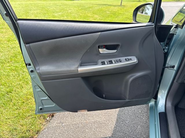 2014 Toyota Prius v Two