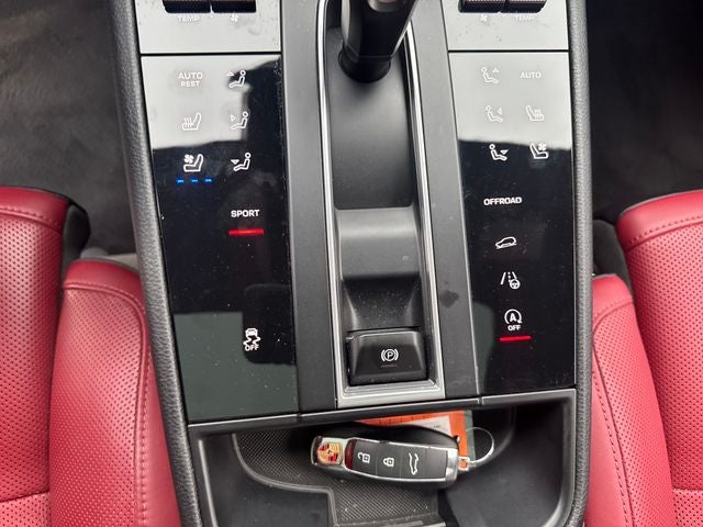 2022 Porsche Macan Base