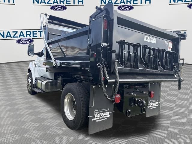 2027 Ford F-750SD Base