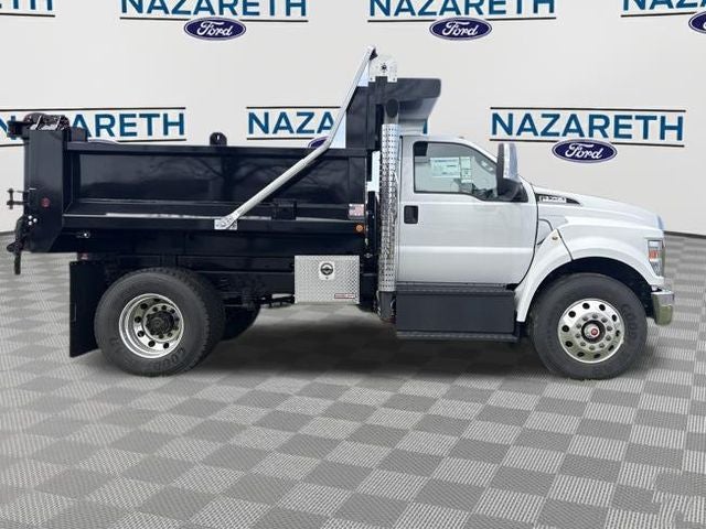 2027 Ford F-750SD Base
