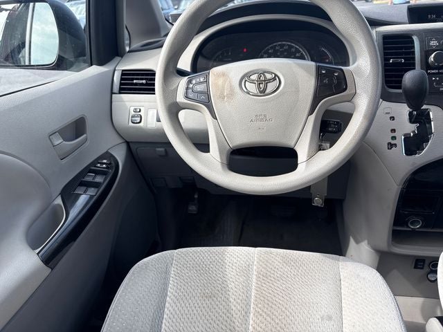 2012 Toyota Sienna LE 8 Passenger