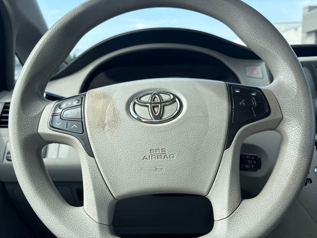 2012 Toyota Sienna LE 8 Passenger