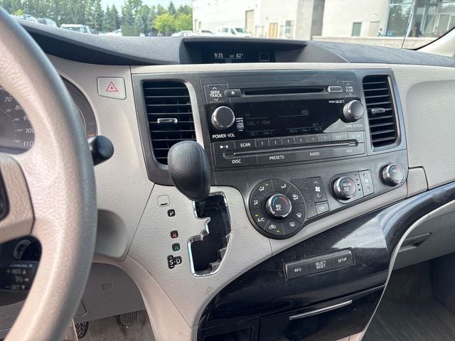 2012 Toyota Sienna LE 8 Passenger