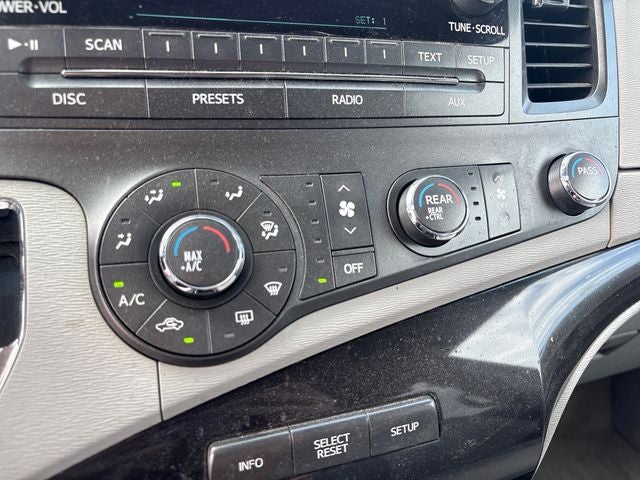 2012 Toyota Sienna LE 8 Passenger