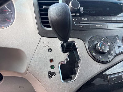 2012 Toyota Sienna LE 8 Passenger