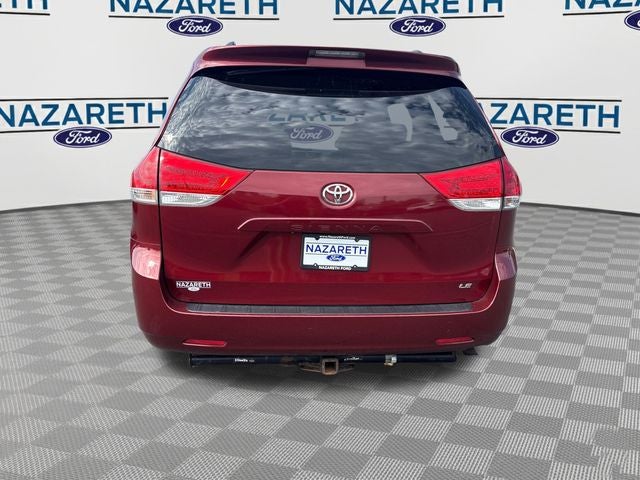 2012 Toyota Sienna LE 8 Passenger