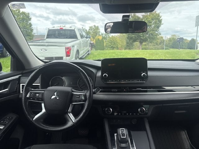 2023 Mitsubishi Outlander SE