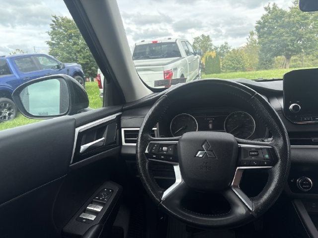 2023 Mitsubishi Outlander SE