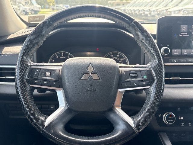 2023 Mitsubishi Outlander SE