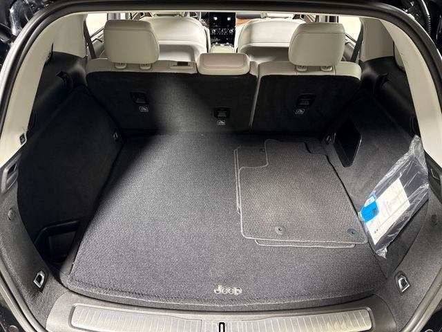 2022 Jeep Grand Cherokee Summit