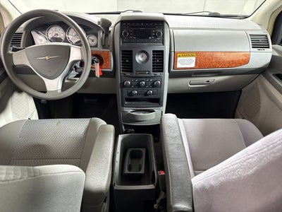 2008 Chrysler Town & Country LX